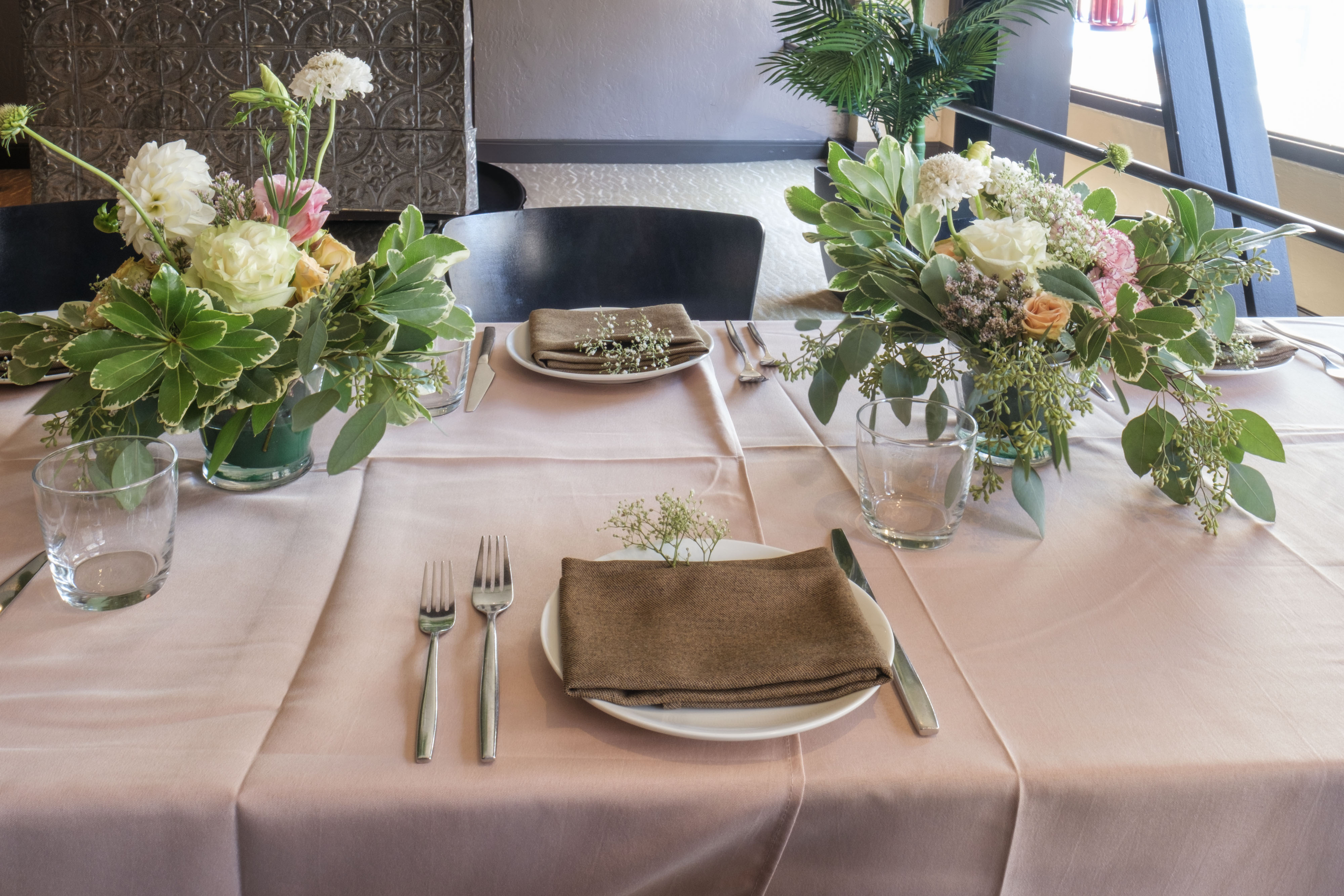 E&O room table setting with floral centerpieces