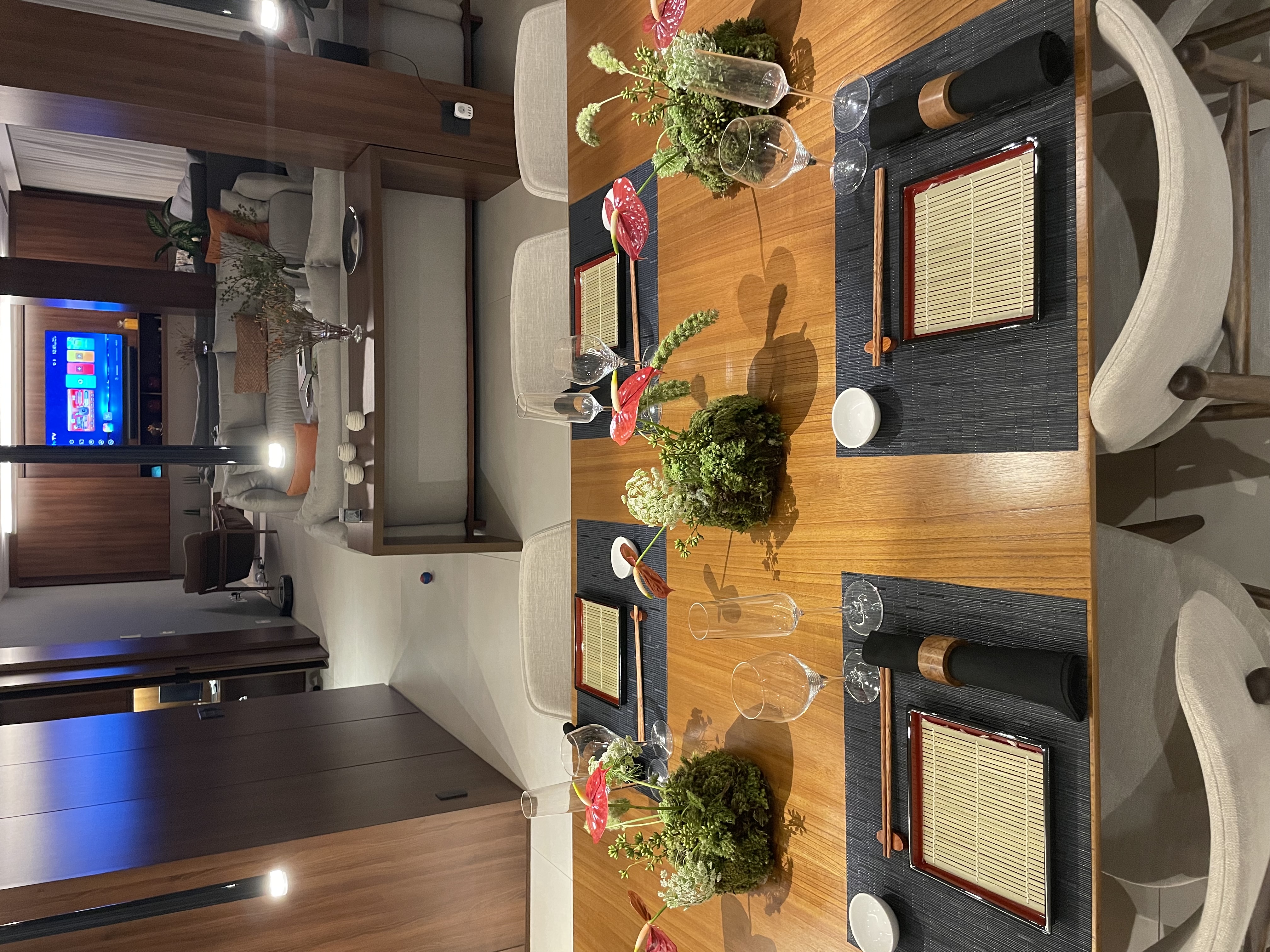 Intimate dinner table setting